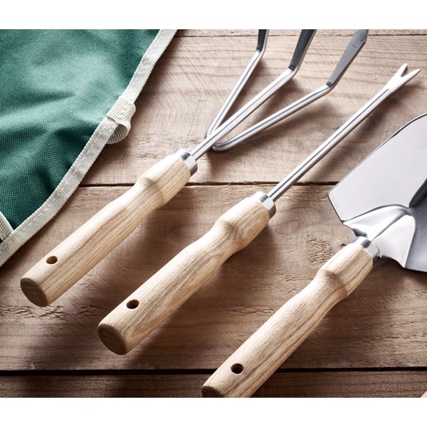 MB - Garden tools in apron Greenhands