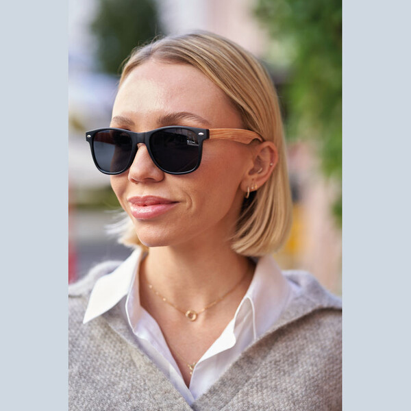 Sunglasses with wooden-look temples