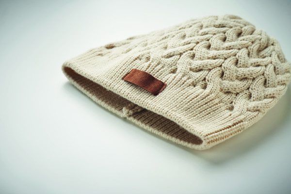 Cable knit beanie in RPET Katmai - Beige