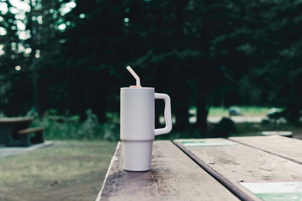 Mug 900ml en acier inoxydable recyclé Embrace RCS - Rose