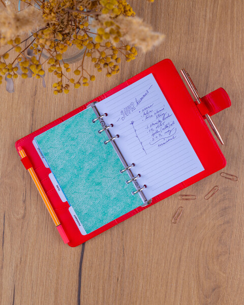 Notique Refill – Týdenní Kroužkový Diář S Vyměnitelnými Listy 2027, Sytě Červený, 12,5 x 19 cm - Východní