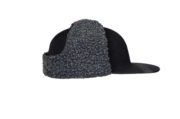 9082 Cap with earflaps BLACK ONE SIZE