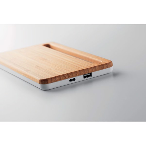 Kerala bambusov brezžični polnilec 5 W, USB zvezdišče