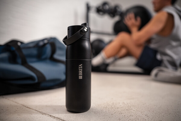 Láhev BRITA LARQ iQ Track s čištěním a filtrací vody, 680 ml - Černá