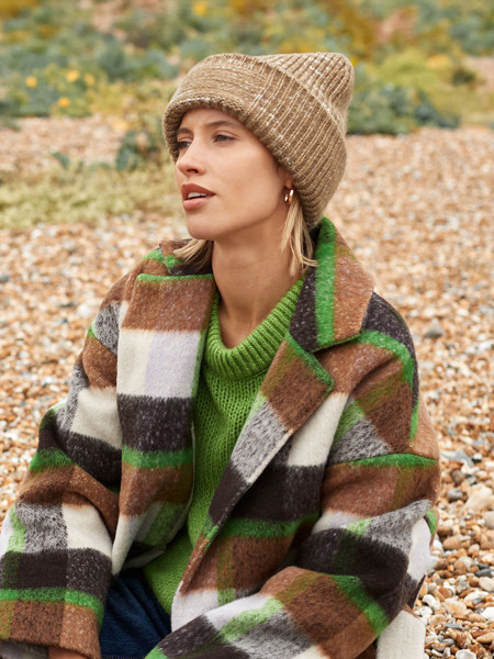 Chunky Knitted Patch Beanie - Espresso Haze