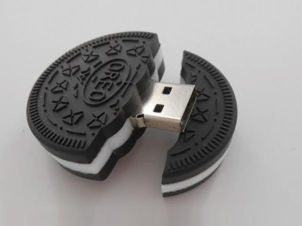 Custom shaped USB Drives - 3D - 2 GB / Speed & Capacity