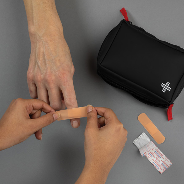 XD - RECYCLED NUBUCK PU POUCH FIRST AID SET