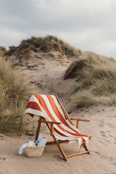 VINGA Valmer beach towel - Red / Beige