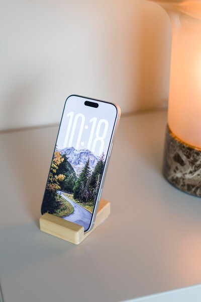 Phone holder Nyla | Recycled wood