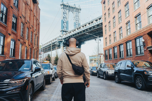 Sac banane en bandoulière en rPET AWARE™ Crescent - Noir