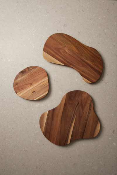 Vinga Veia serving board FSC acacia wood