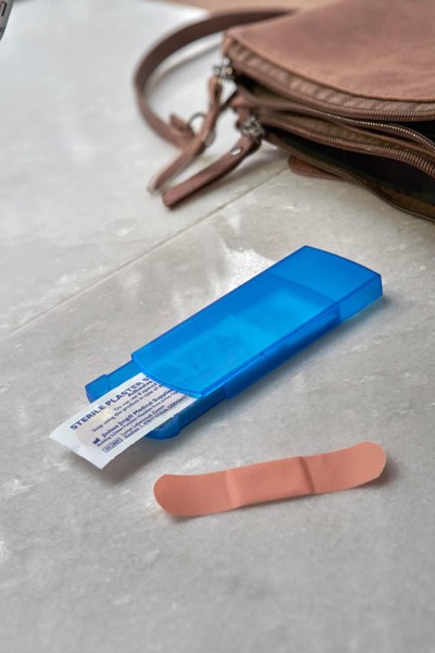 Estojo de plástico com pensos-rápidos Pocket - branco