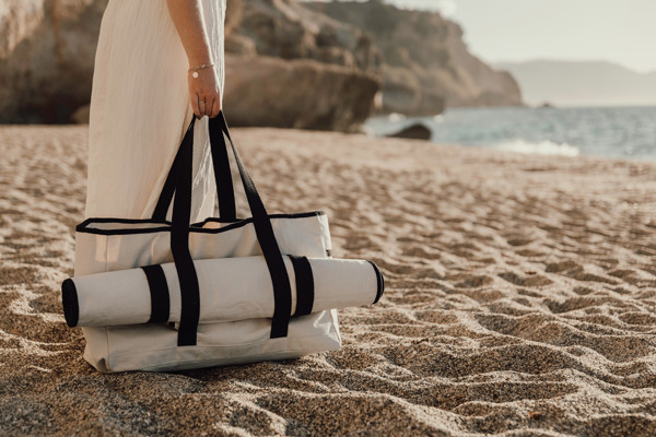 VINGA Volonne AWARE™ recycled canvas beach bag - Off White / Black