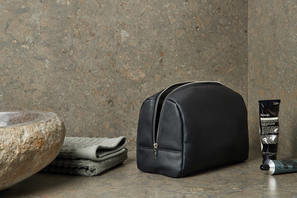 Vinga Bermond toiletry bag recycled PU, 260x180x140mm - Black