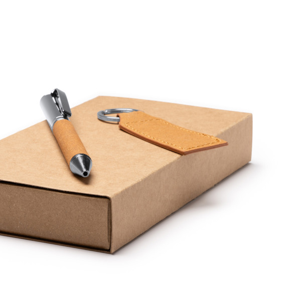 Personalized pen and keyring set in recycled leather with eco case