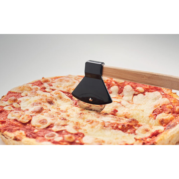 MB - Pizza cutter bamboo handle Zaza