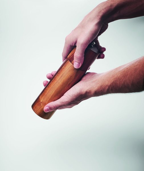 Pepper grinder in acacia wood Tucco