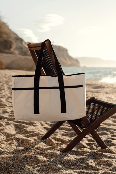 VINGA Volonne AWARE™ recycled canvas beach bag - Off White / Black