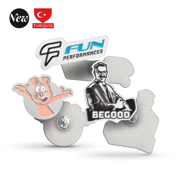 PIN'S ZAMAC EMAIL POSÉ - MADE IN TURQUIE - 4 x 4 cm 