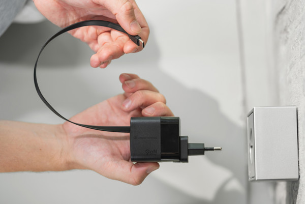 Urban Vitamin Mendocino 65W GaN charger retractable cable