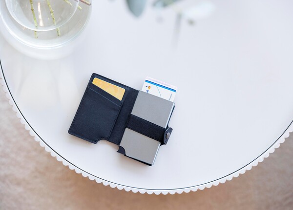 BrandCharger card holder Wally Porto | RFID protection - black
