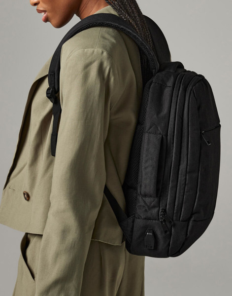 Q-Tech Charge Convertible Backpack - Black / ONE SIZE