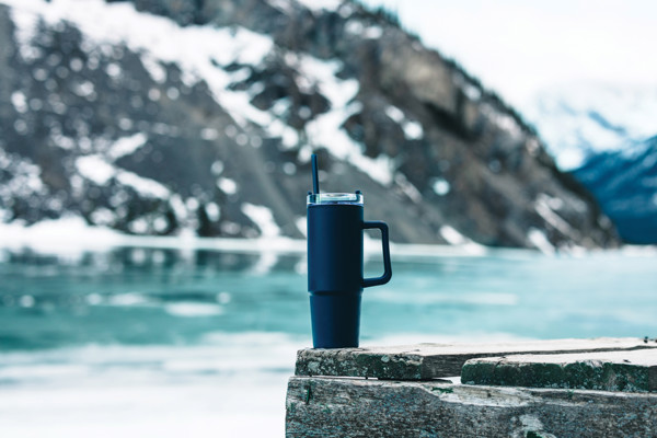 Mug 750ml avec poignée en plastique recyclé RCS Tana - Bleu Marine