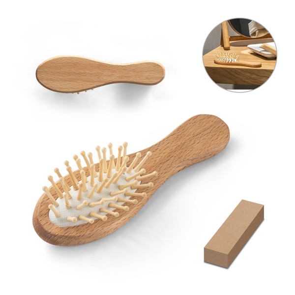DERN. Wooden hairbrush with round bamboo bristles