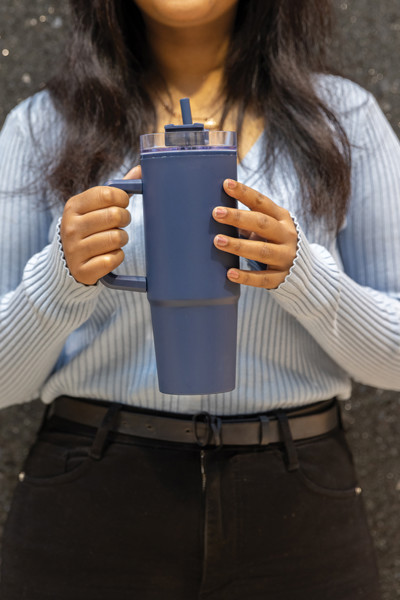 Mug 750ml avec poignée en plastique recyclé RCS Tana - Bleu Marine