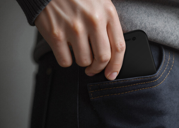 Urban Vitamin Concord RCS ultra-tenká 3000 mAh powerbanka - Čierna