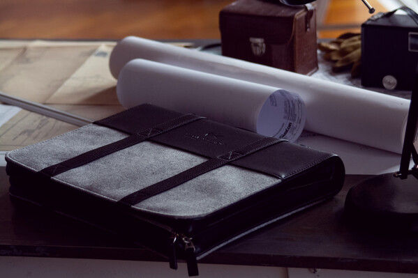 Document case Black ONE