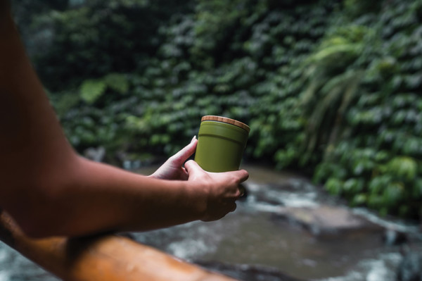 Mug 300ml en PP recyclé GRS avec couvercle en bambou - Vert