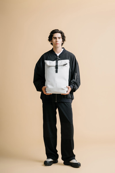 Voděodolný batoh Urban s klopou - Off White / Černá