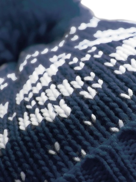 Fair Isle Snowstar Beanie - Black / White