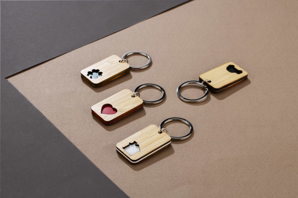Bamboo keychain CARVE - white
