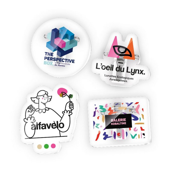 BADGE PLASTIQUE (PMMA) AVEC PINCE-EPINGLE
