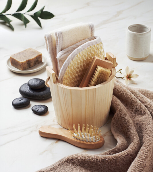 Bath gift set in wooden bucket Selfcare