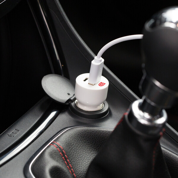 Chargeur de voiture USB-C et USB VALLEJO - blanc / 24 Watt