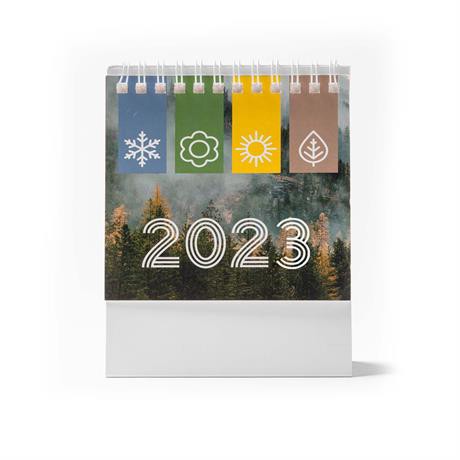 Personalised desk calendar with rings and monthly view