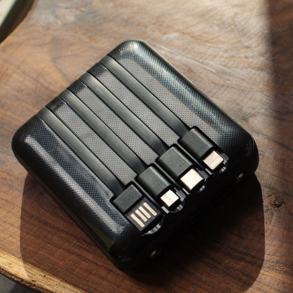 HEIHO - BATTERIE DE SECOURS AVEC 4 CABLES - 10 000 MAH NOIRE