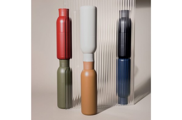 Sagaform Tekla Bouteille en acier avec bouchon poussoir (recyclé) 500 ml - Rouge foncé
