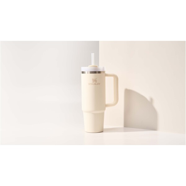 Stanley Quencher® H2.0 FlowState™ 890 ml recycled stainless steel insulated tumbler - Cream