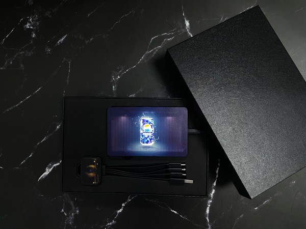 Dárková sada bezdrátové nabíječky a LED kabelu 3v1 #2