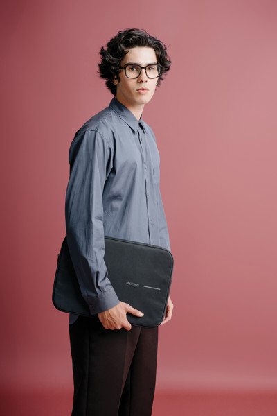 Ovitek za prenosni računalnik XD Design 16 in, rPET, nepremočljiva zadrga