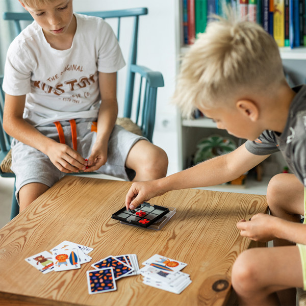 Magnetic tic tac toe game