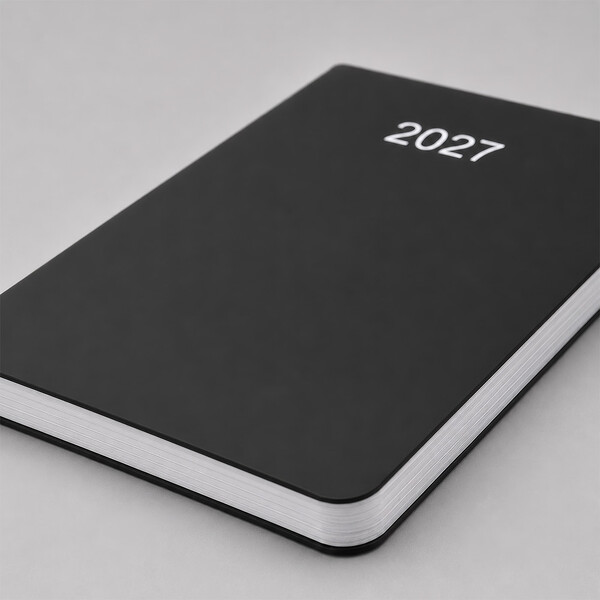 Agenda Tascabile Settimanale 2027. Copertina Flessibile In Soft Pu E Bordo Pagine Colorato - Bianco