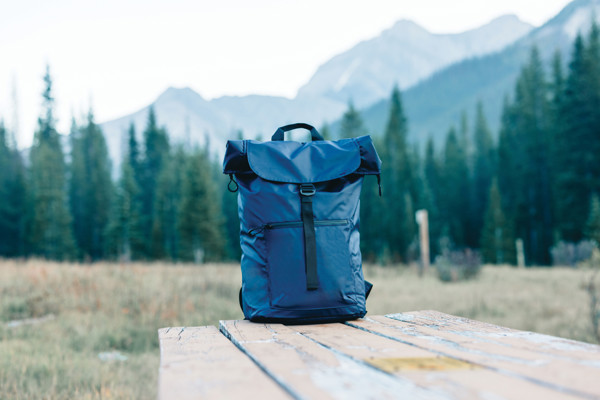 Sac à dos ordinateur 15,6" en rPET déperlant Impact AWARE™ - Bleu Marine
