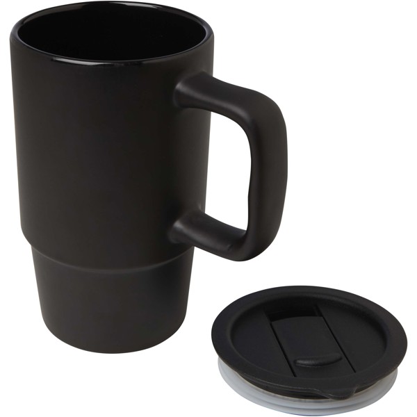 Keramický hrnček Carter 450 ml s plastovým viečkom - Čierna