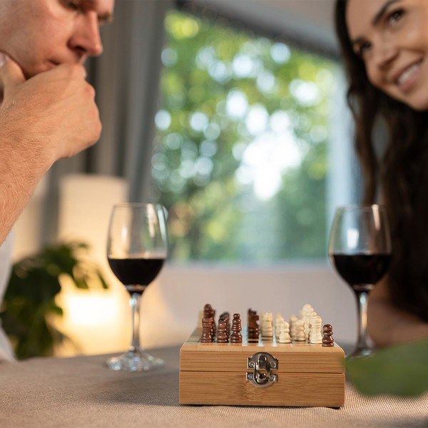 Abruzzo chess and wine set