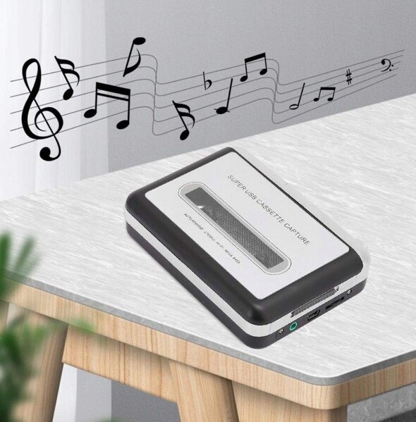 Cassette player with USB-to-MP3 converter